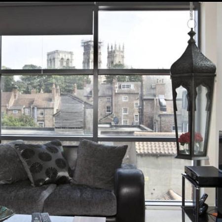 Churchill Two Bedroom Apartments With Free Parking And The Minster View York Exteriér fotografie