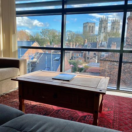 Churchill Two Bedroom Apartments With Free Parking And The Minster View York Exteriér fotografie
