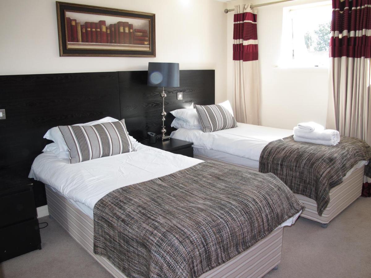 Churchill Two Bedroom Apartments With Free Parking And The Minster View York Exteriér fotografie