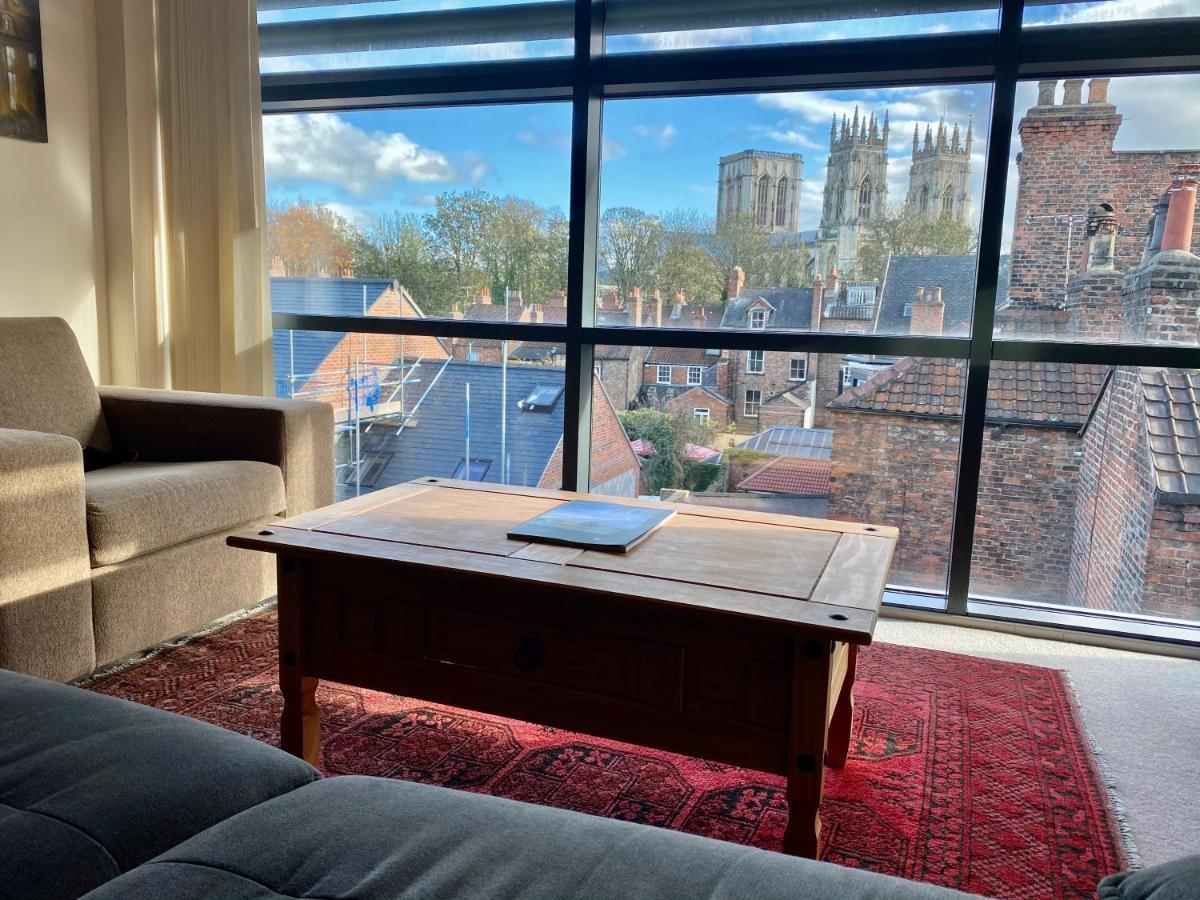 Churchill Two Bedroom Apartments With Free Parking And The Minster View York Exteriér fotografie