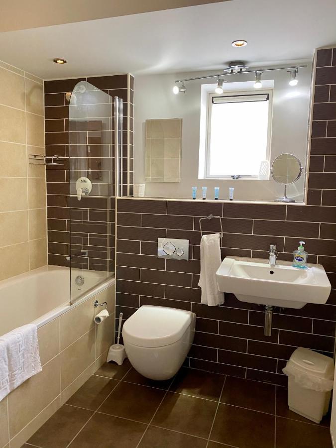 Churchill Two Bedroom Apartments With Free Parking And The Minster View York Exteriér fotografie