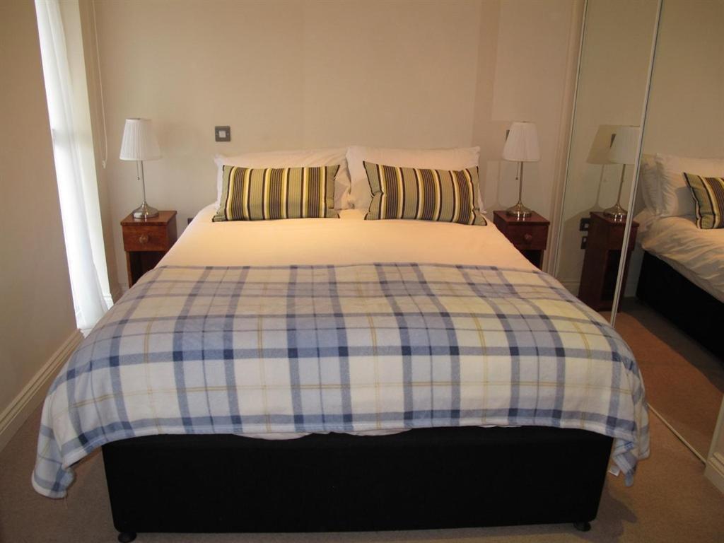 Churchill Two Bedroom Apartments With Free Parking And The Minster View York Pokoj fotografie