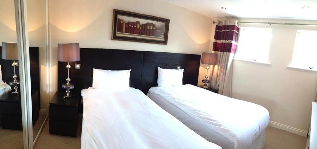 Churchill Two Bedroom Apartments With Free Parking And The Minster View York Exteriér fotografie